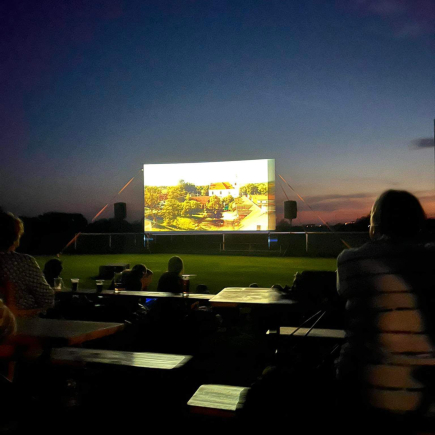 Letní kino na hřišti