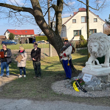 Pietní akt u pomníků 1866