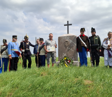 Slavnostní odhalení opraveného pomníku  setníka Volfa von Wachtentreu